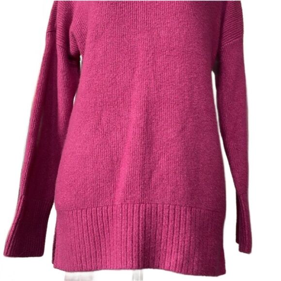 Abercrombie & Fitch Pink Relaxed Fit Crew Neck Pullover Sweater (Size: XS) - Picture 9 of 12